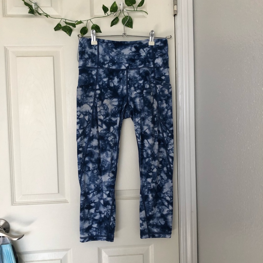 Athleta Blue Marble Capri Legging
